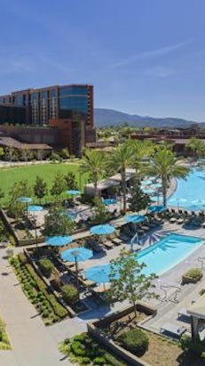 4 Amazing Casino Pools in California